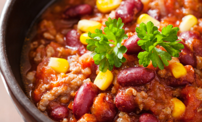 Super simple healthy crockpot chili recipe. A family favorite - that your family will love! YUM