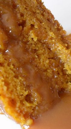slow-cooker-sticky-caramel-pumpkin-cake