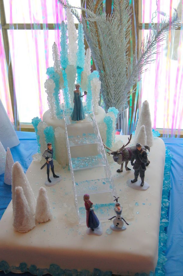 The best decorations, activities, and recipes and for the ultimate Frozen party!