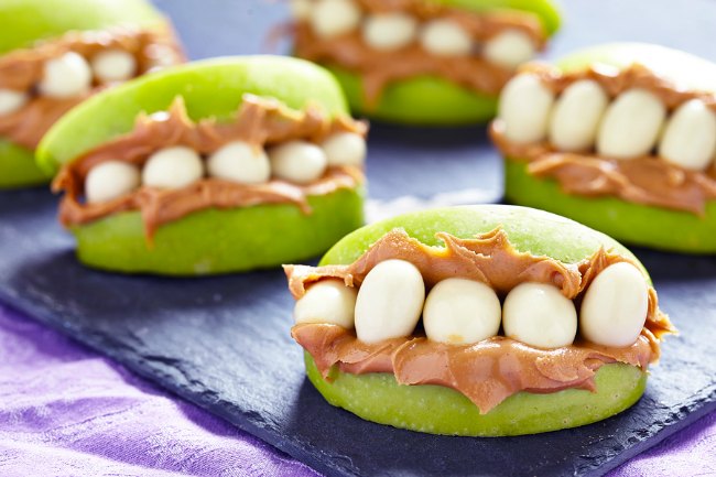 Looking to make snack time a little more fun? Your kids will LOVE these monster mouth snacks. So simple and sure to make your kids smile! (Not just for Halloween!)