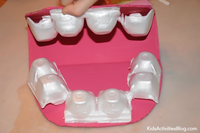 Great tips for teaching your kids about their teeth and super creative teeth crafts and teeth activities for kids. Great for toddler, preschool, kindergarten and elementary age kids!