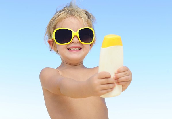 Have little kids and afraid to take them to the pool alone? You can do this! Super practical tips from a mom who had three kids in three years - and took them to the pool alone every summer! From what gear you'll need to exactly what to do when your kids run in opposite directions to how to handle the pool exit meltdowns - this guide for moms on taking infants and toddlers to the pool is a must read for summer! Great pool hacks for moms that will make your summer great.