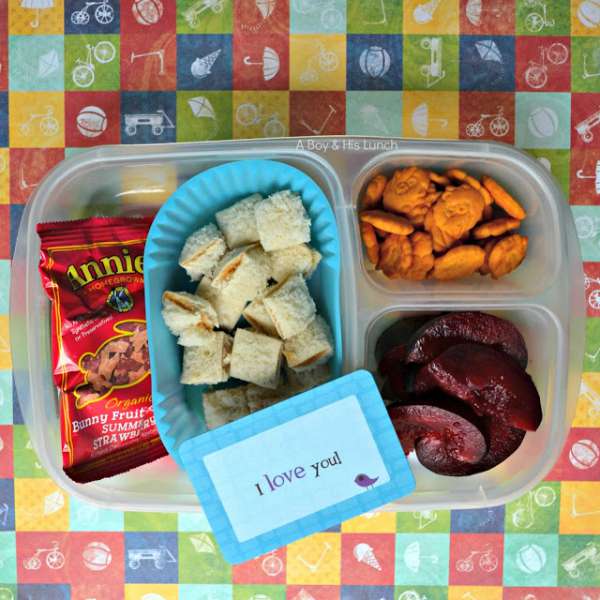 Need some fresh, new ideas for your kids' lunches this year? We have you covered! 50 MORE great packed lunch ideas for kids!