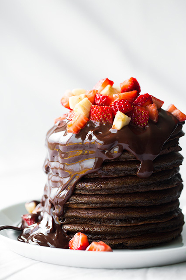 chocolate-pancakes-with-chocolate-sauce-strawberries-and-bananas