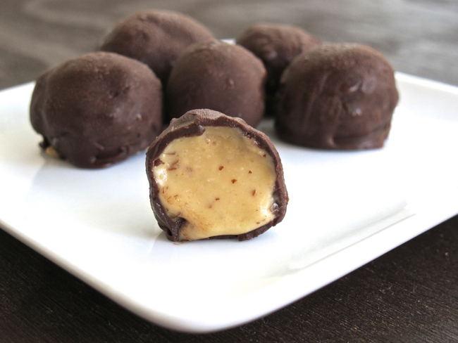 healthy-chocolate-peanut-butter-balls