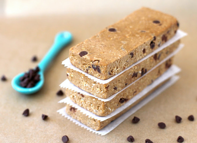 healthy-homemade-chocolate-chip-cookie-dough-protein-bars-copy