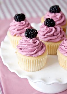 lemon-cupcakes-with-blackberry-buttercream