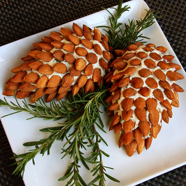 pine-cone-cheese-ball