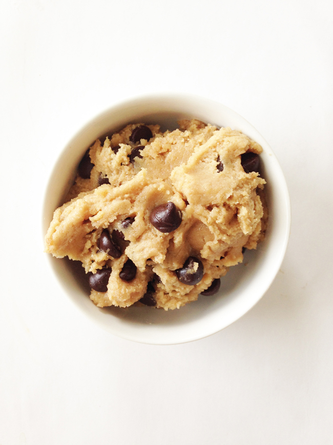 skinny-edible-chocolate-chip-cookie-dough
