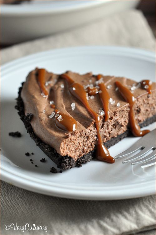 chocolate-mousse-pie-with-caramel-drizzle-and-sea-salt