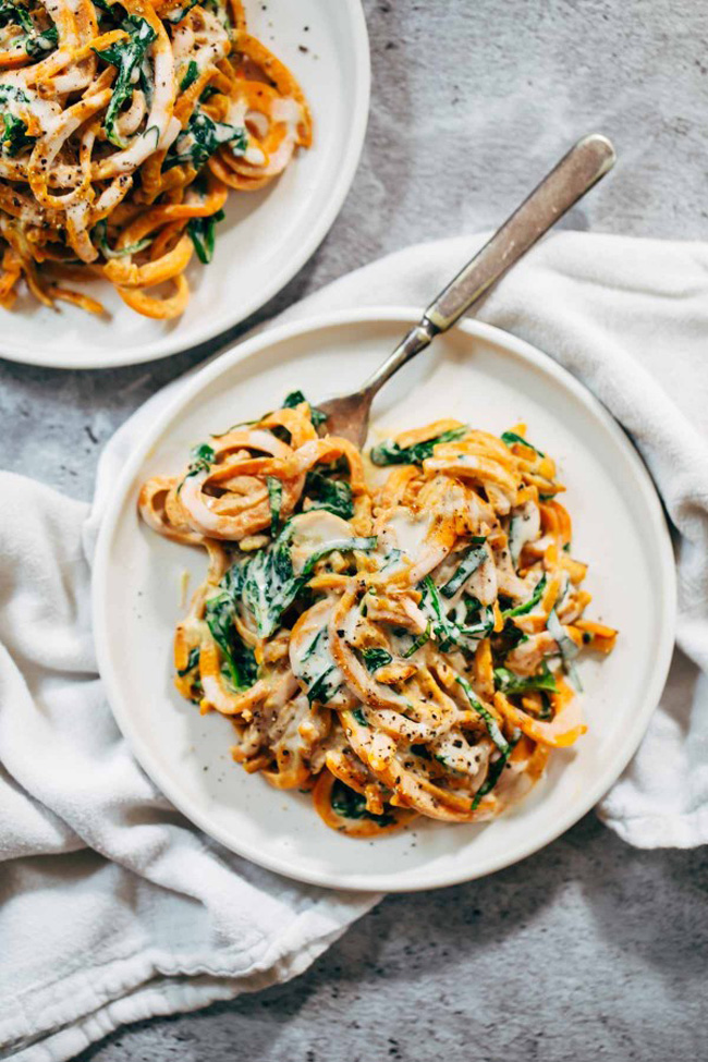 creamy-spinach-sweet-potato-noodles-with-cashew-sauce