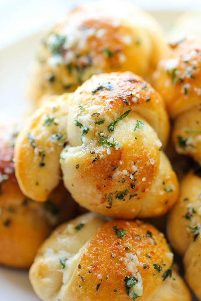 easy-garlic-parmesan-knots-fool-proof-buttery-garlic-knots-that-come-together-in-less-than-20-min-it-doesnt-get-easier-than-that