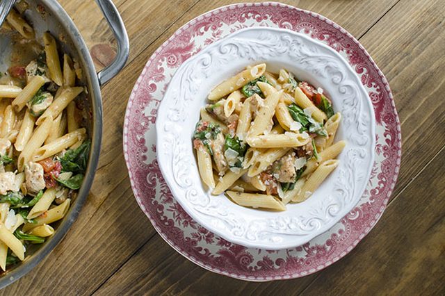 one-skillet-chicken-and-spinach-pasta