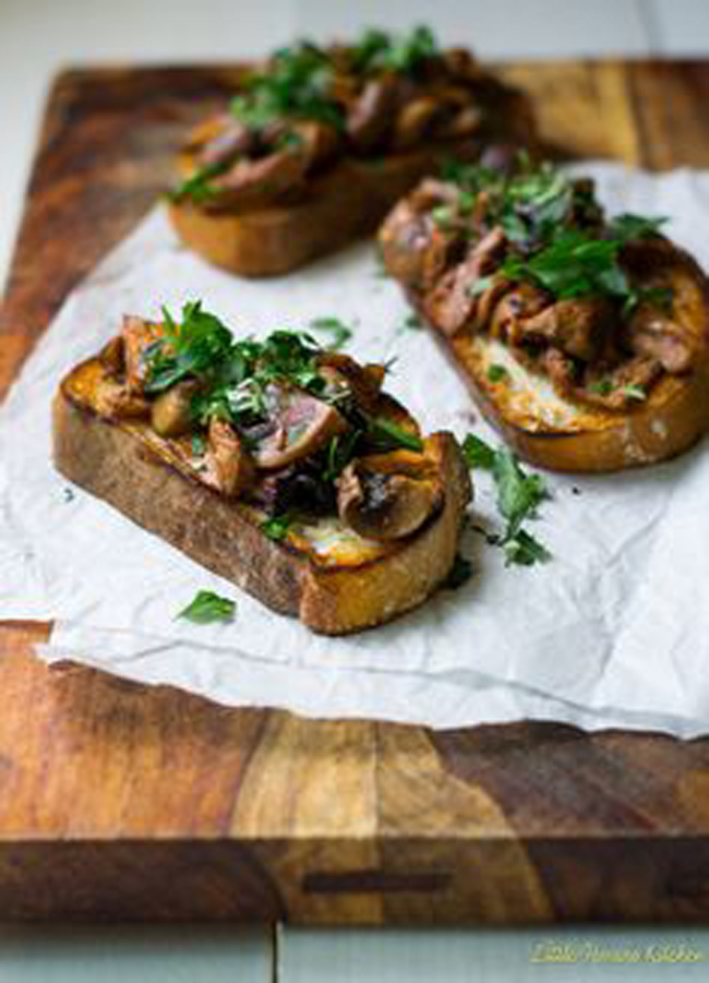 roasted-mushroom-crostini-with-wine-and-herbs
