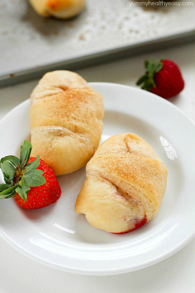 strawberry-cheesecake-rolls