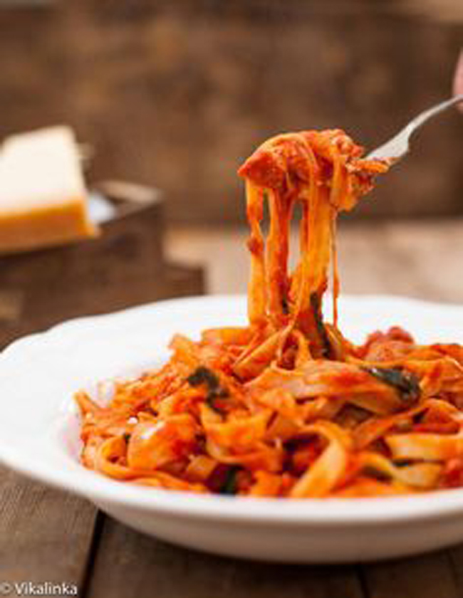 tagliatelle-with-pancetta-basil-and-mozzarella