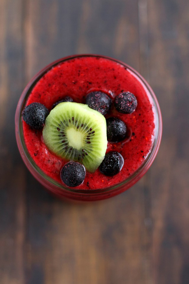 triple-berry-kiwi-smoothie