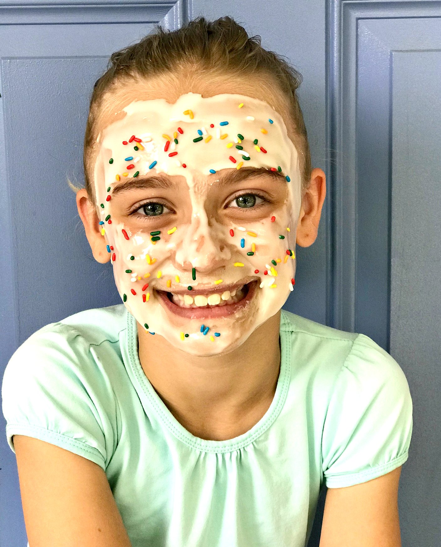 Whether you're throwing a spa birthday party or just want some fun relaxation time with your kids, this DIY edible face mask is sure to make any little girl (or little boy, if we're being honest) super excited for some pampering. Inspired by the Sunny Day preschool series on Nickelodeon, you can follow the simple and easy recipe to make it yourself, or you can just grab a jar next time you're at the grocery store. And it tastes good too! #spaday #kids #parenting #facemask #recipe #edible #diyfacemask #sunnyday