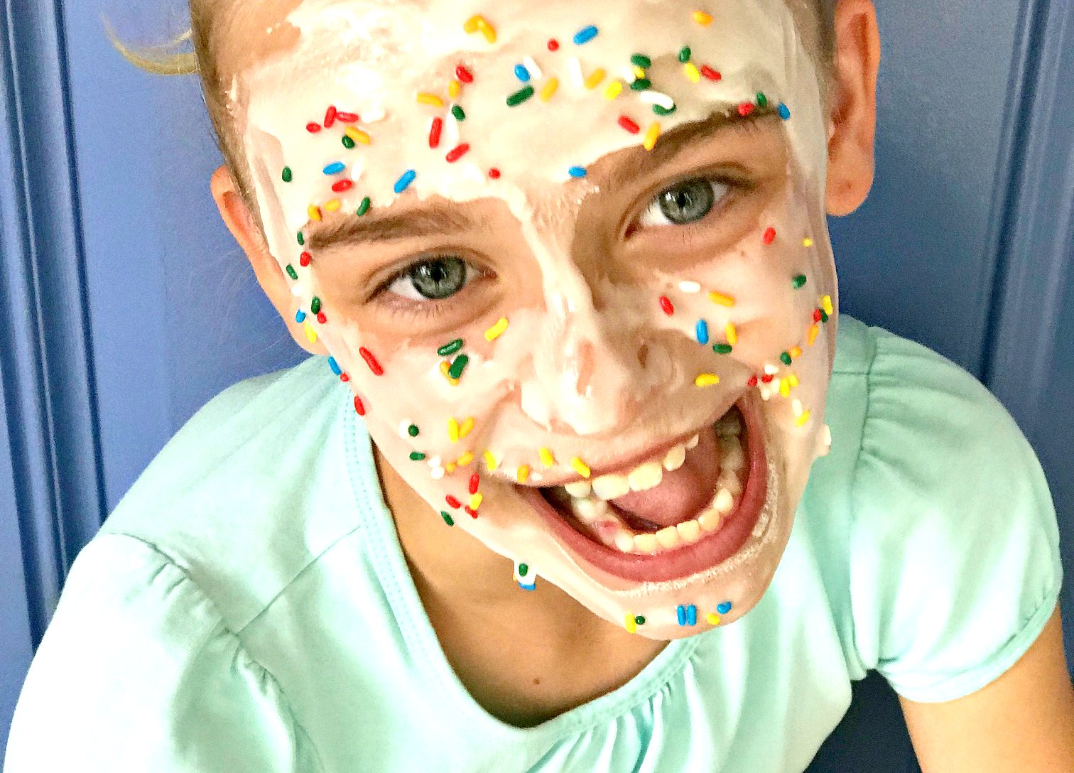 Whether you're throwing a spa birthday party or just want some fun relaxation time with your kids, this DIY edible face mask is sure to make any little girl (or little boy, if we're being honest) super excited for some pampering. Inspired by the Sunny Day preschool series on Nickelodeon, you can follow the simple and easy recipe to make it yourself, or you can just grab a jar next time you're at the grocery store. And it tastes good too! #spaday #kids #parenting #facemask #recipe #edible #diyfacemask #sunnyday