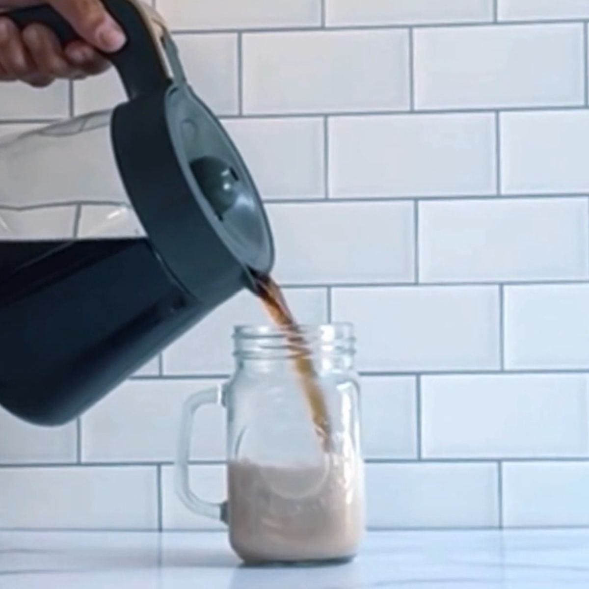 Starbucks Caramel Brulee Latte Step 2 - adding coffee