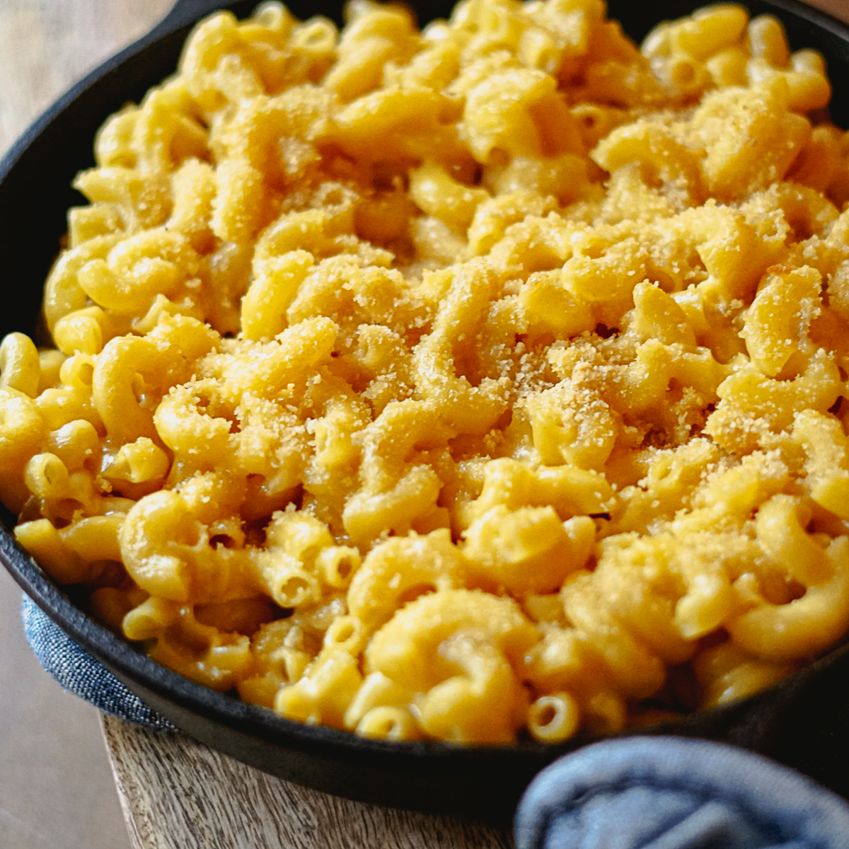 Cracker Barrel Macaroni and Cheese Copycat Recipe in a cast iron pan